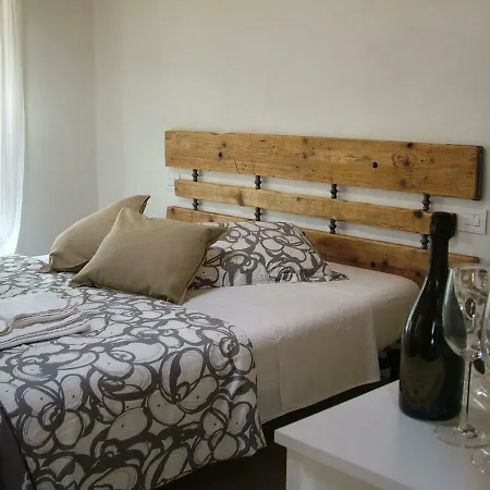 Il Noce Finestra Bed & Breakfast Roe